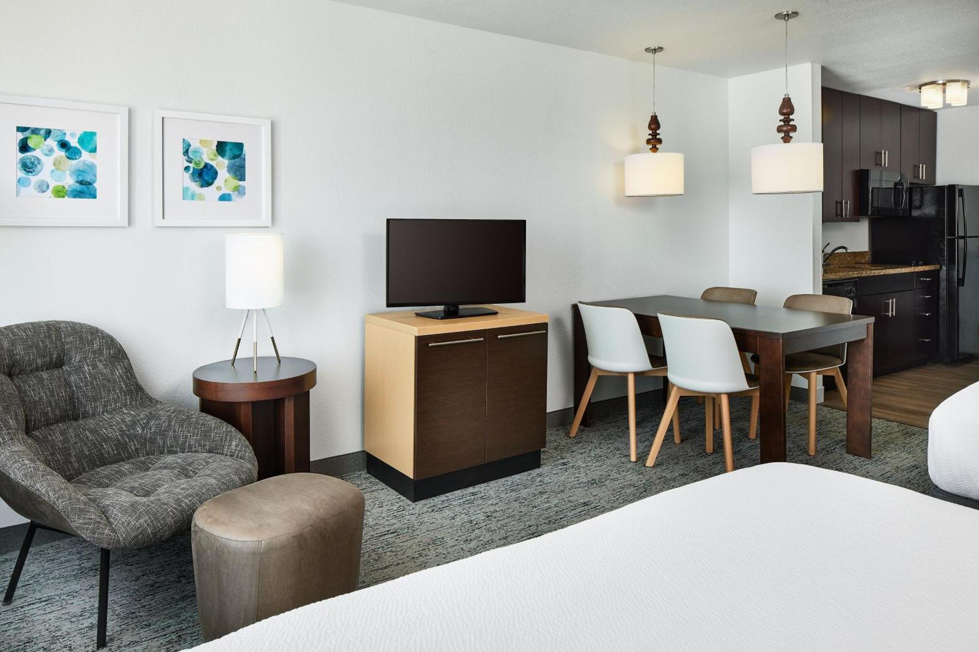 Towneplace Suites By Marriott Гарден-Сити Экстерьер фото